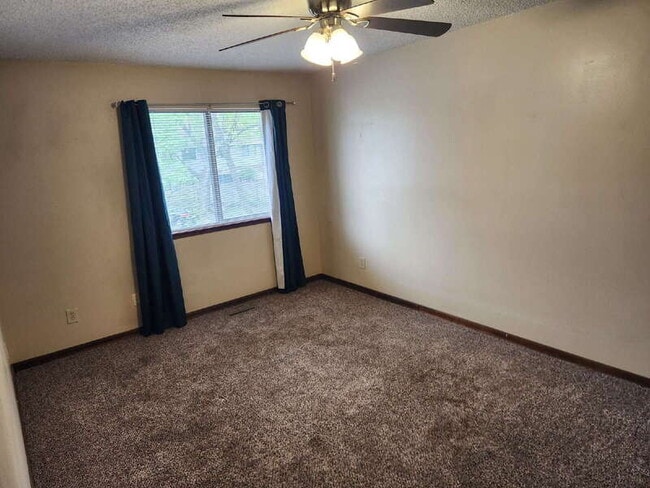 Building Photo - 926 Breezewood Cir