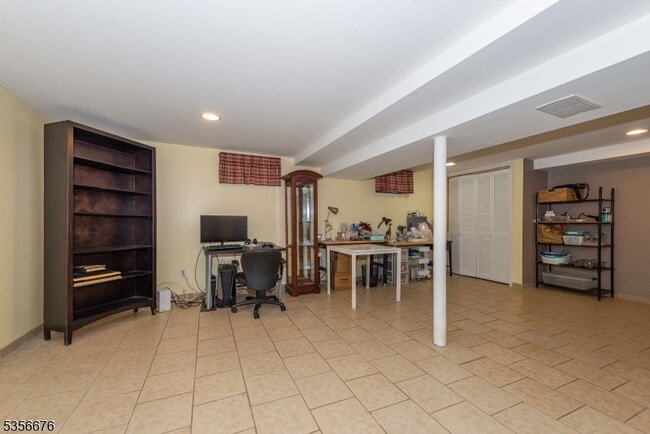 Building Photo - 3-13 Fair Lawn Ave