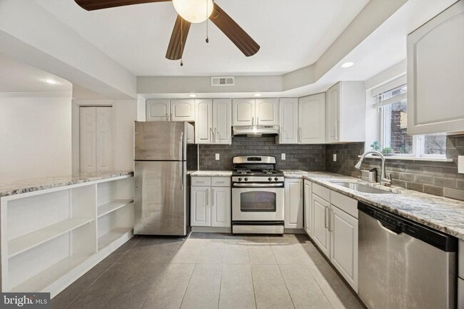 Building Photo - 1814 S Juniper St