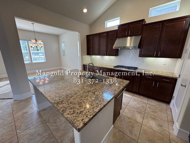 Building Photo - Stunning 3 Bed 2 Bath Home in East Garriso...