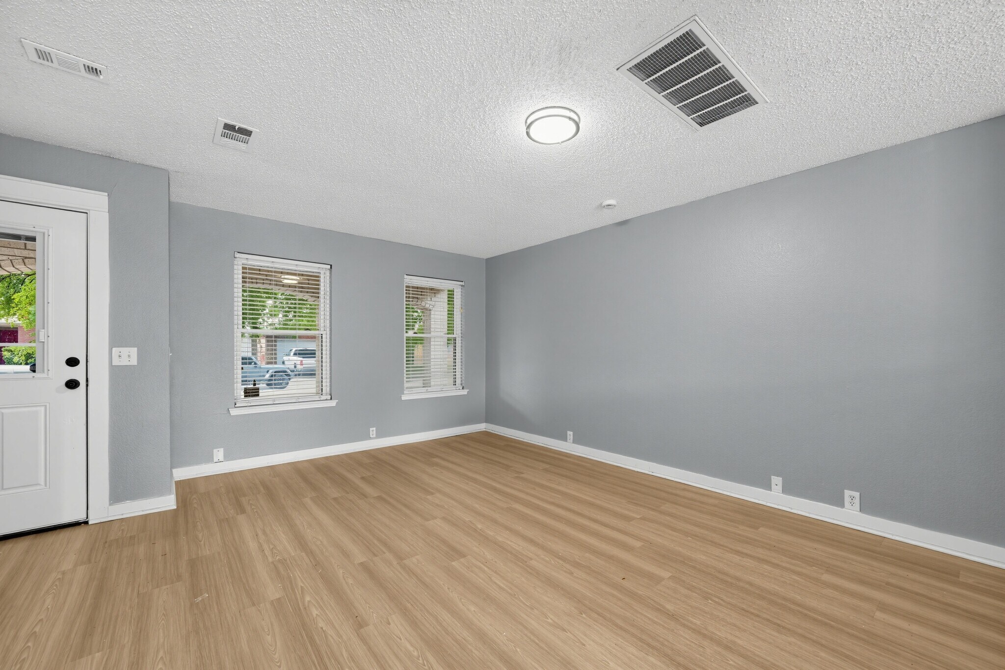 Building Photo - 3912 Sonoma Dr