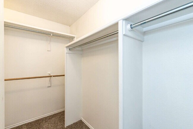 Building Photo - 3 bedroom 3 Bath House plus office