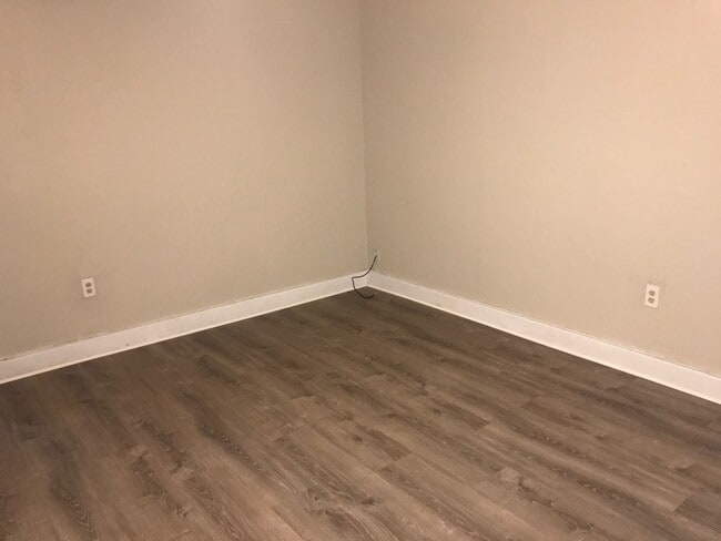 Building Photo - Spacious 2-3 bedroom home in Park Hill- Section 8 accepted