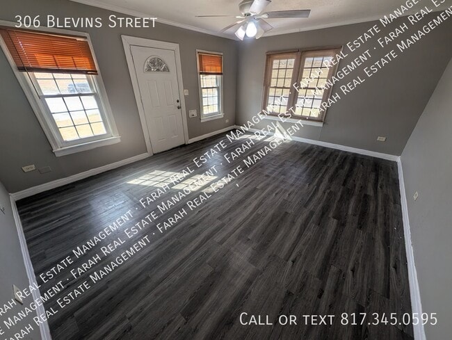 Building Photo - 306 Blevins St