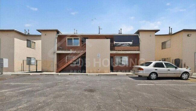 Building Photo - Spacious 2-Bedroom Unit Near Kirtland Air Force Base