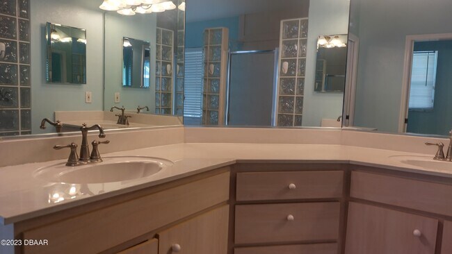 Building Photo - 4568 Woodcove Dr