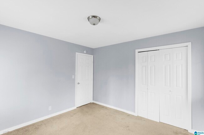 Building Photo - 9805 Maple Ln