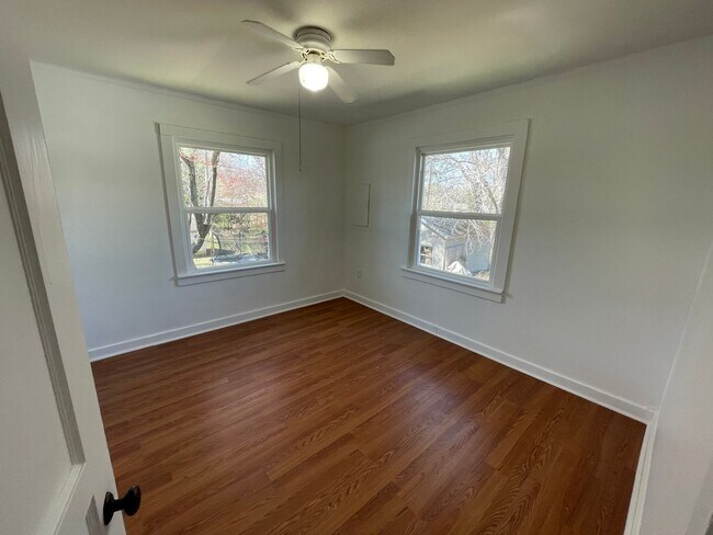 Building Photo - Duplex in Benton