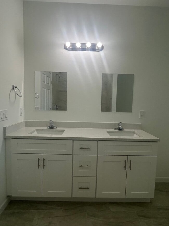 Building Photo - JUST BUILT! Modern 3 Bed / 2 Bath Home with Garage in Serene Lake Placid