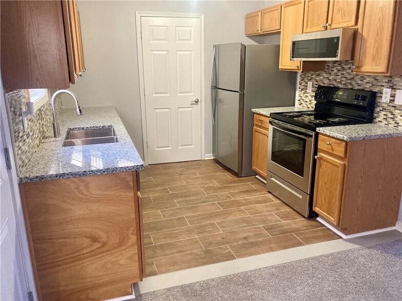 Building Photo - 625 Baron Dr