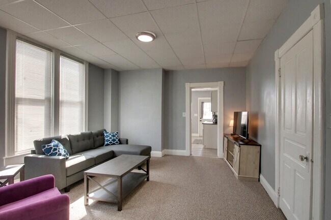 Building Photo - Adams House