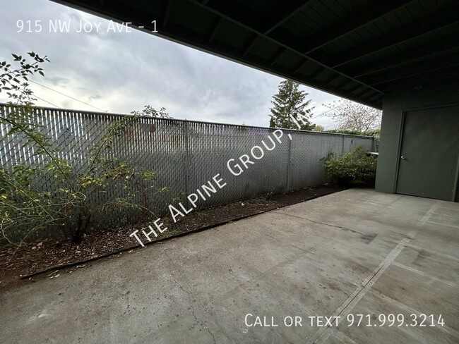 Building Photo - Single Level, 2 Bedroom by Cornell/NW Murr...