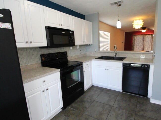 Building Photo - Navarre Gem Near Beaches & Bases – 3BR/2BA...