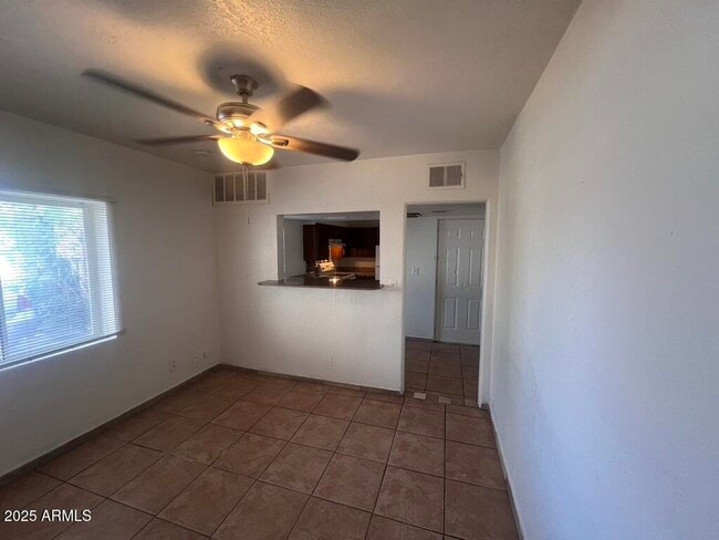 Primary Photo - 526 S Mesa Dr