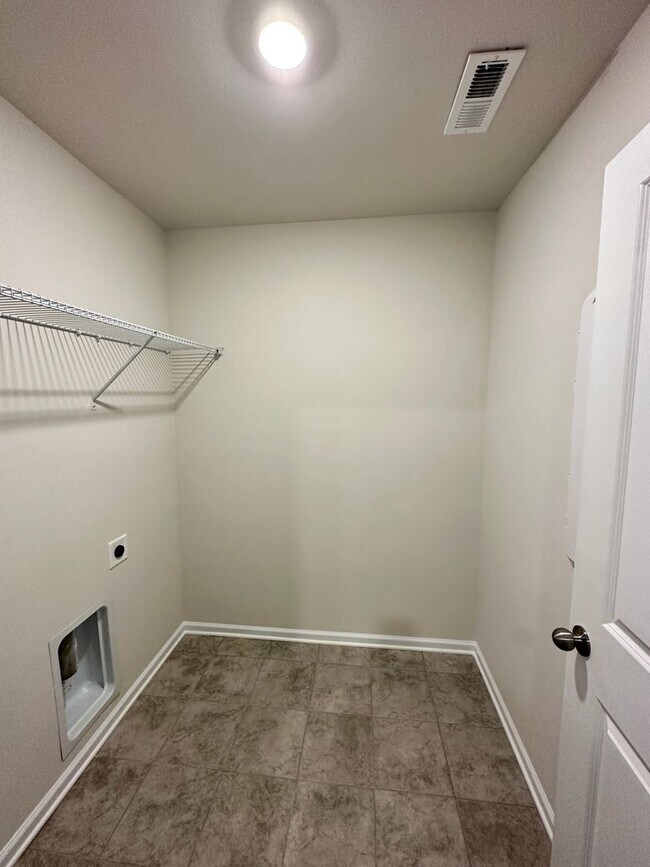 Building Photo - 4BR/3.5 Bath Townhouse in Prime Ballantyne Location; Great Schools