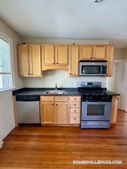 Building Photo - 86 Conwell Ave