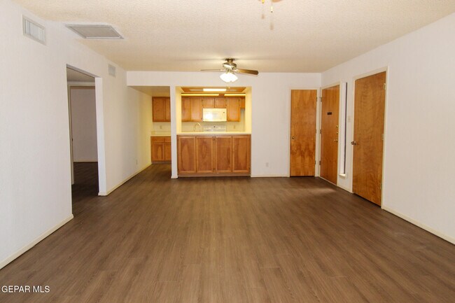 Building Photo - 7465 Stoney Hill Dr