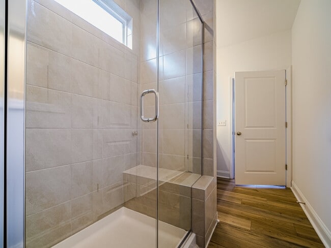 Building Photo - "Charming 2-Bed, 2-Bath Belmont Gem with Elegant Design"