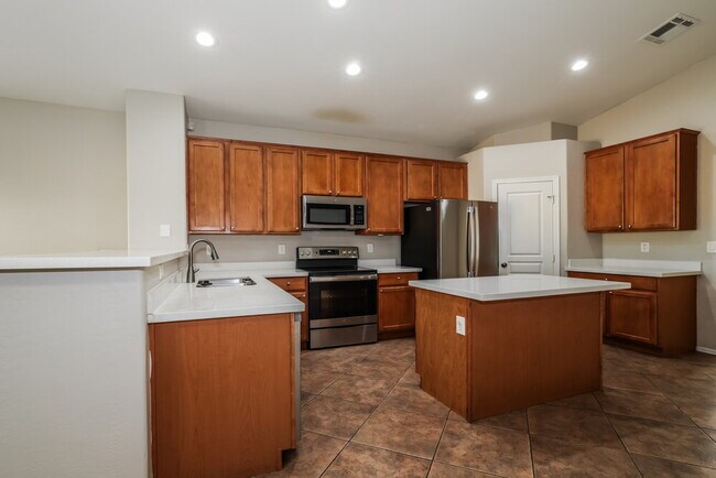 Building Photo - 2558 W Lynne Ln