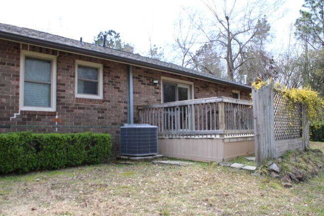 Building Photo - 3 Bedroom 2 Bath W/ Garage Hephzibah!