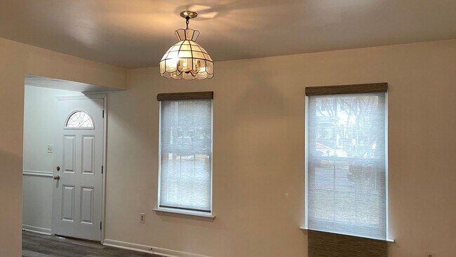 Building Photo - Single Family Home in Woodbridge