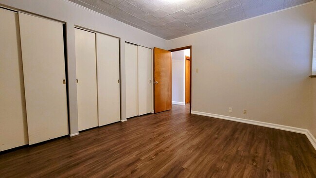 Building Photo - 495 Compton Rd