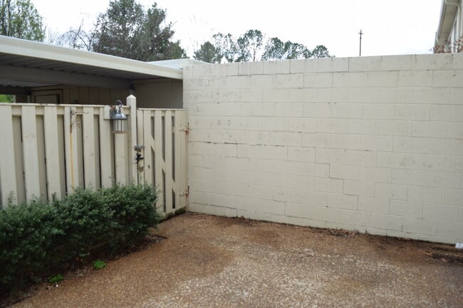 Building Photo - Updated photos coming soon…Great 2 Bedroom 1 1/2 Bath Townhome Now Available in River Plantation!