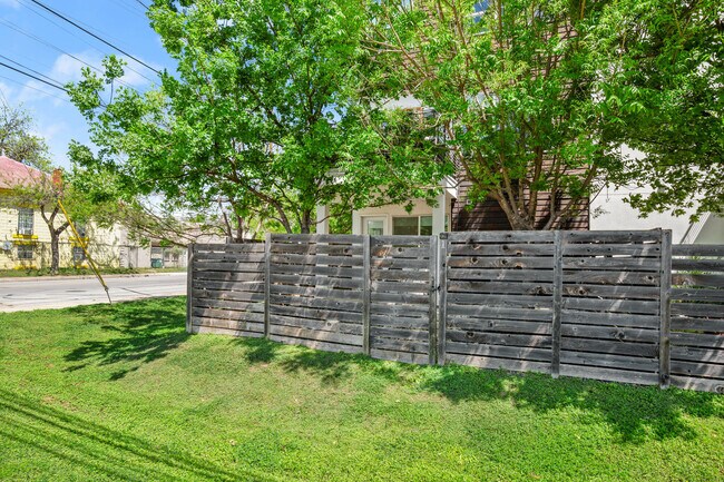 Building Photo - 505 Tillery St