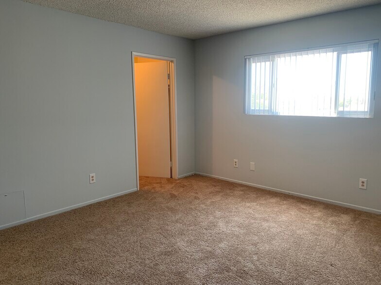 Building Photo - 8026 Juniper Ave