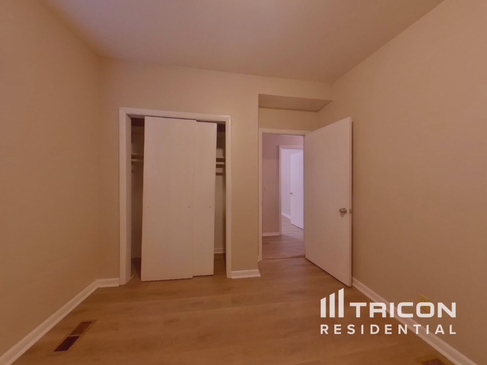 Building Photo - 2087 Meadowbrook Dr SW