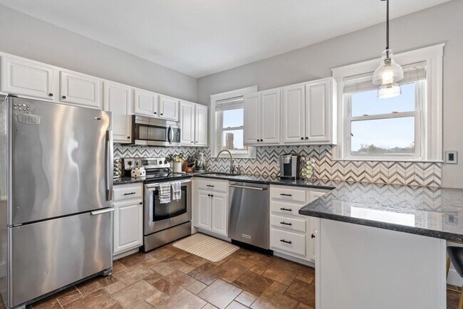 Building Photo - 176 Minot St