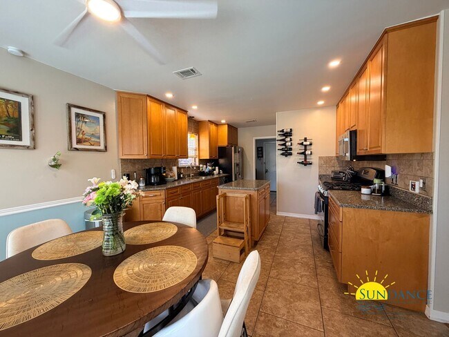 Building Photo - Stunning 5 Bedroom Home in Mary Esther with Beach Access, Pool and Solar Panels!