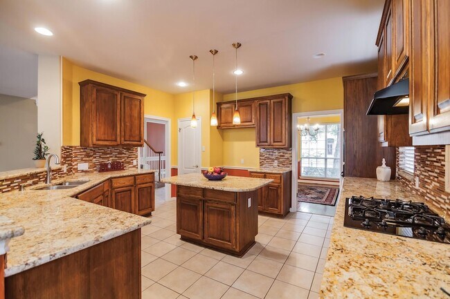 Building Photo - 2412 Arbor Dr