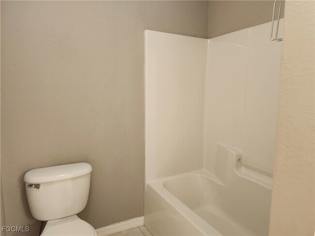 Building Photo - 3733 Country Club Blvd