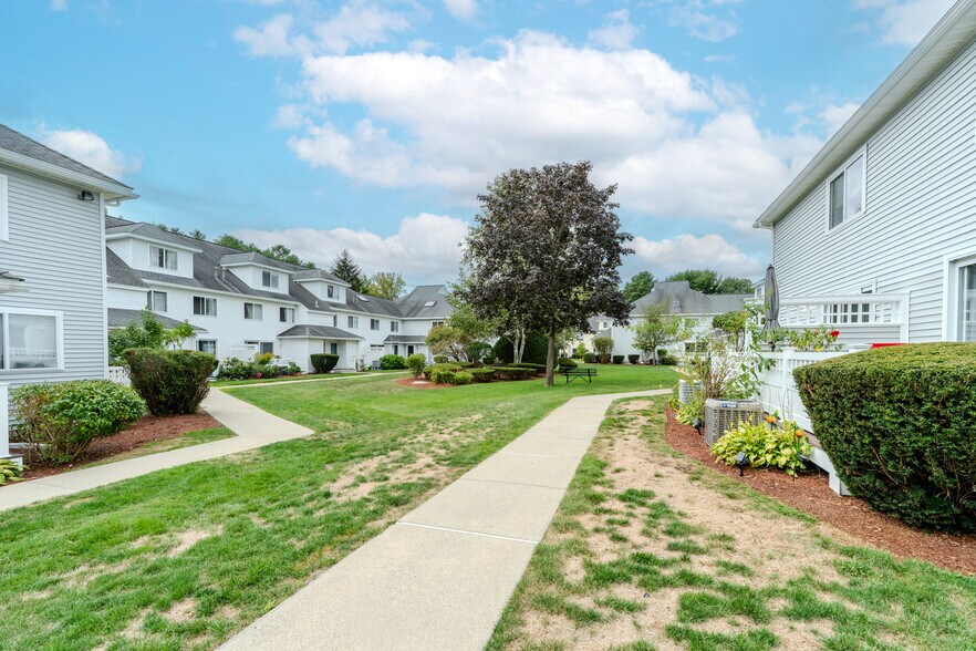 Building Photo - 360 Littleton Rd