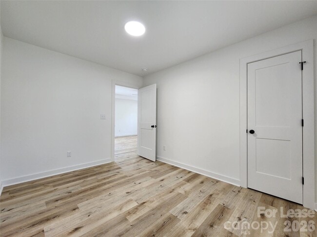 Building Photo - 1302 Rainbow Dr