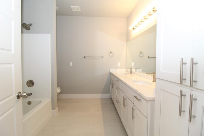 Building Photo - 2055 S Florida Way
