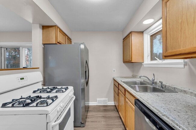 Building Photo - 6775 Middlebrook Blvd