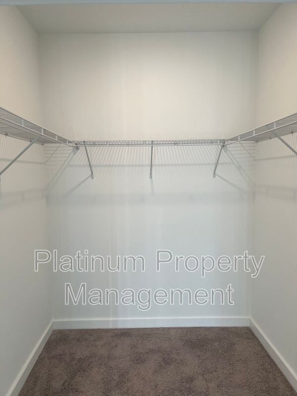 Building Photo - 525 Parkway Dr NE