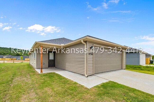 Building Photo - Stunning Newer Construction in Fayetteville!