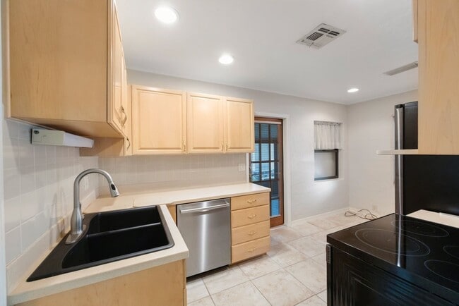 Building Photo - Cute 1 bedroom home with 2 patios and shed***MOVE IN JUNE 20TH****