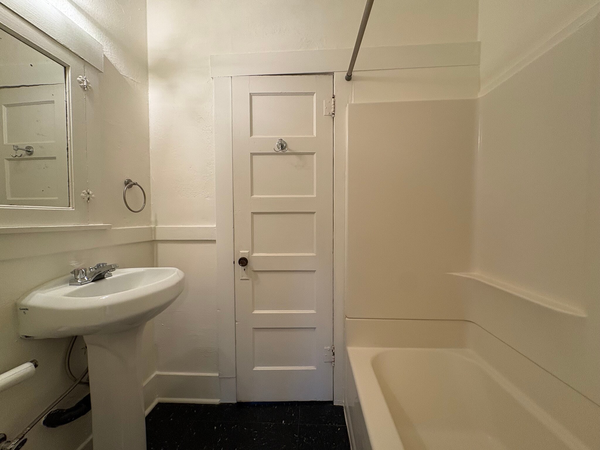 Building Photo - 15 W 5th St