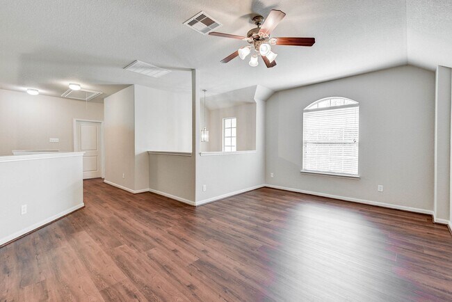Building Photo - Live in Sterling Ridge – Short-Term Lease ...