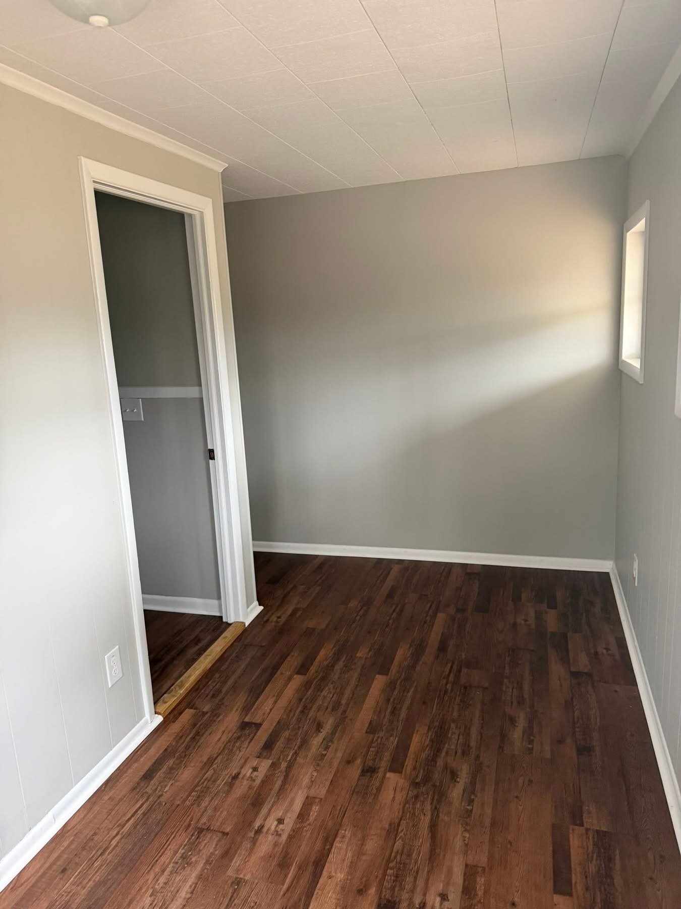 Building Photo - 301 W Steele St