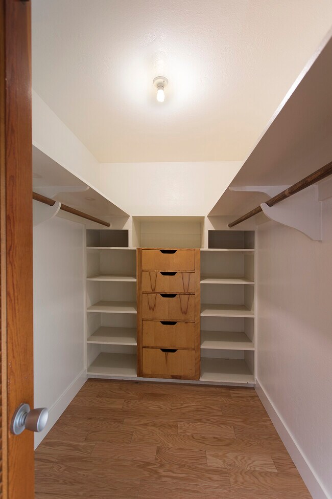 Building Photo - 3733 Riviera Dr