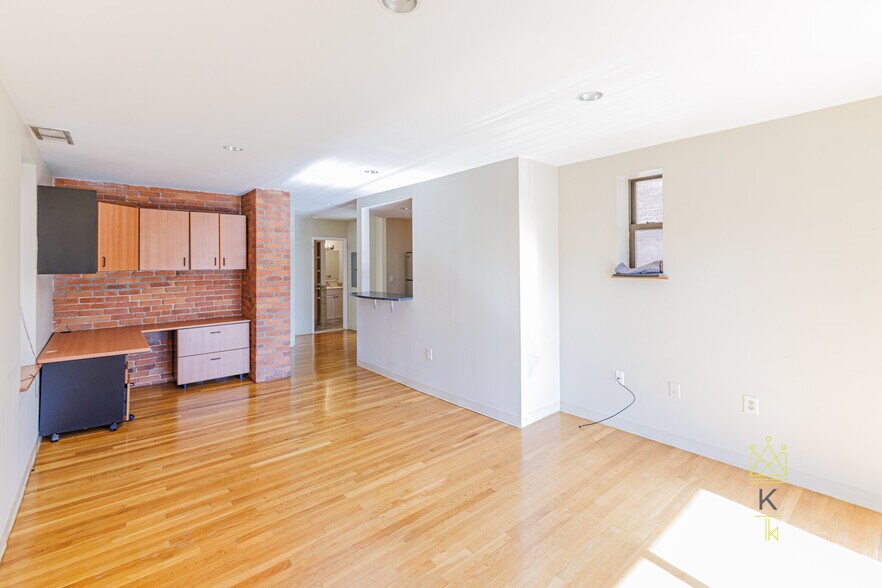 Building Photo - 90 Gainsborough St