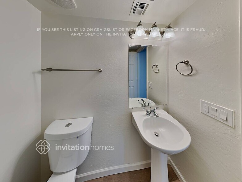 Building Photo - 1700 W Appaloosa Way