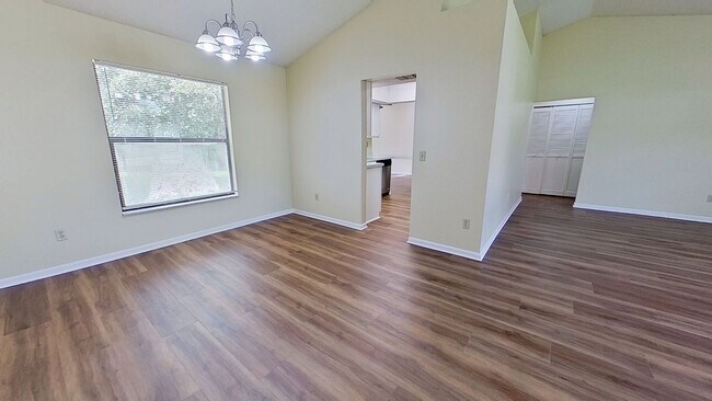Building Photo - Spacious 4 Bedroom Home in Girvin!