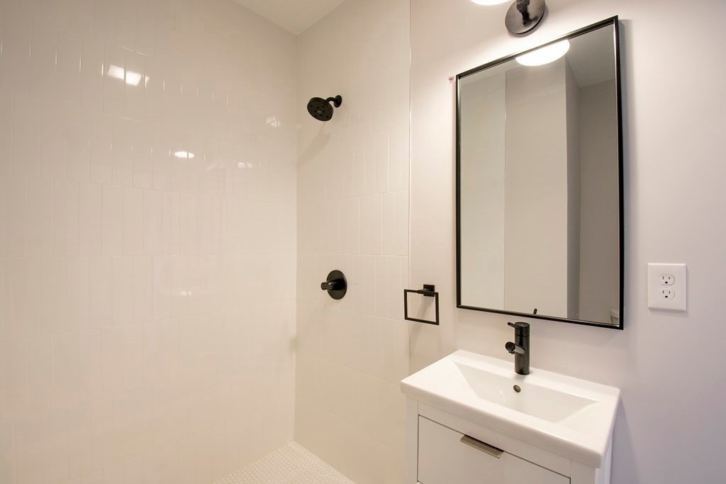 Building Photo - 275 Webster St