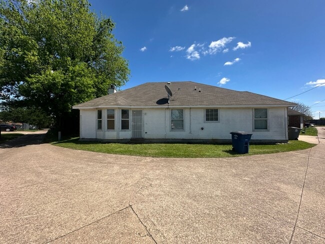 Building Photo - Wonderful 3-Bedroom Dallas Home For Rent!!